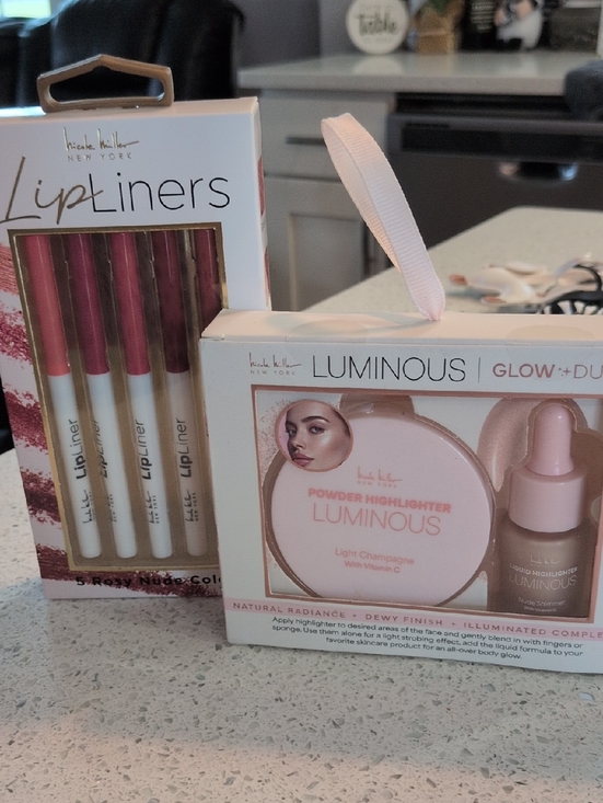 Nicole Miller New York Other - NICOLE MILLER 5 Lip Liners And Luminous Glow Duo Highlighter And Shimmer Nude -